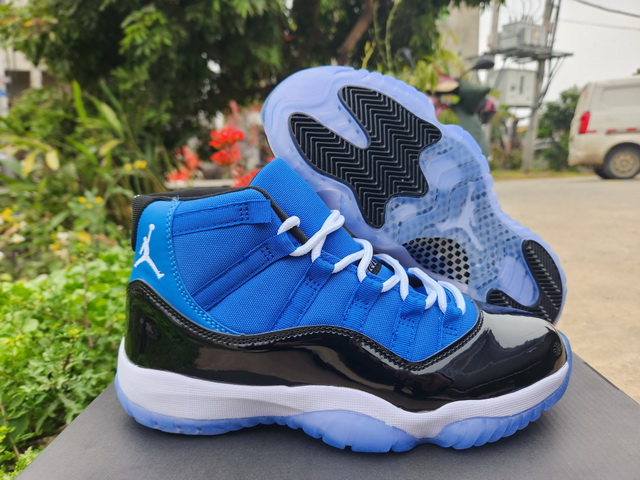 Air Jordan 11-385